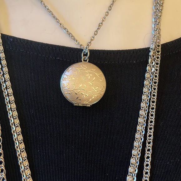Stunning 1960s silver tone multi-length locket necklace - Picture 2 of 12